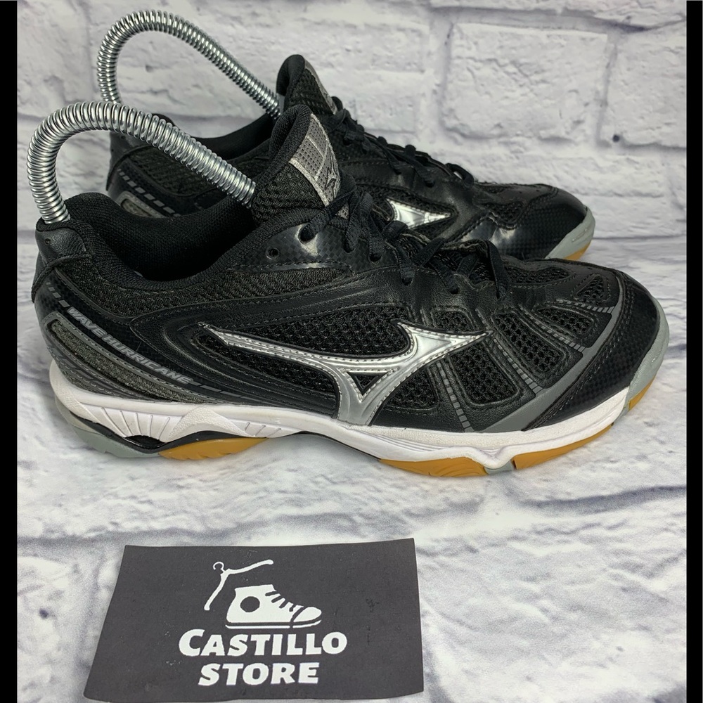 Mizuno wave black silver shoe size 6 sneak…